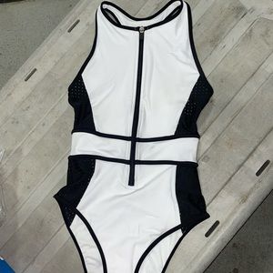 **BRAND NEW** Women’s swimsuit